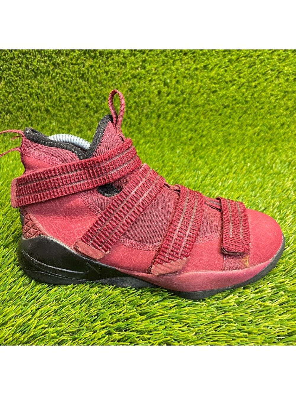 Nike LeBron Soldier XI Boys Size 4.5Y Red Athletic Basketball Shoes Sneakers